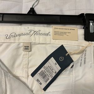 Closet clean out! Great pair of HARD TO FIND skinny white jeans. Target. 10/30R